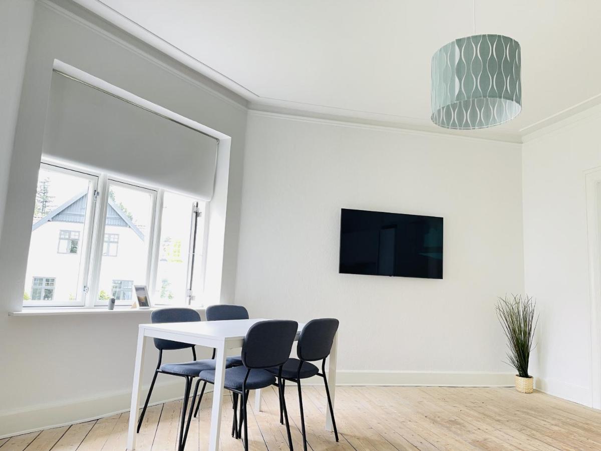 Aday - City Central Mansion - 1 Bedroom Apartment With Garden Aalborg Eksteriør billede