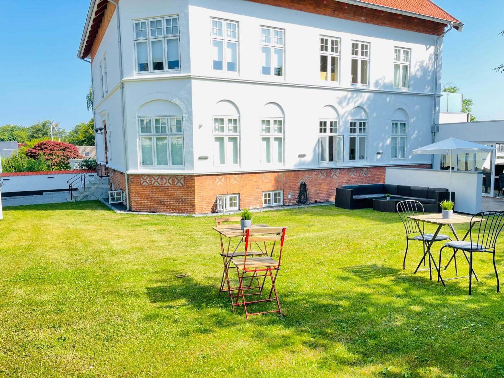 Aday - City Central Mansion - 1 Bedroom Apartment With Garden Aalborg Eksteriør billede